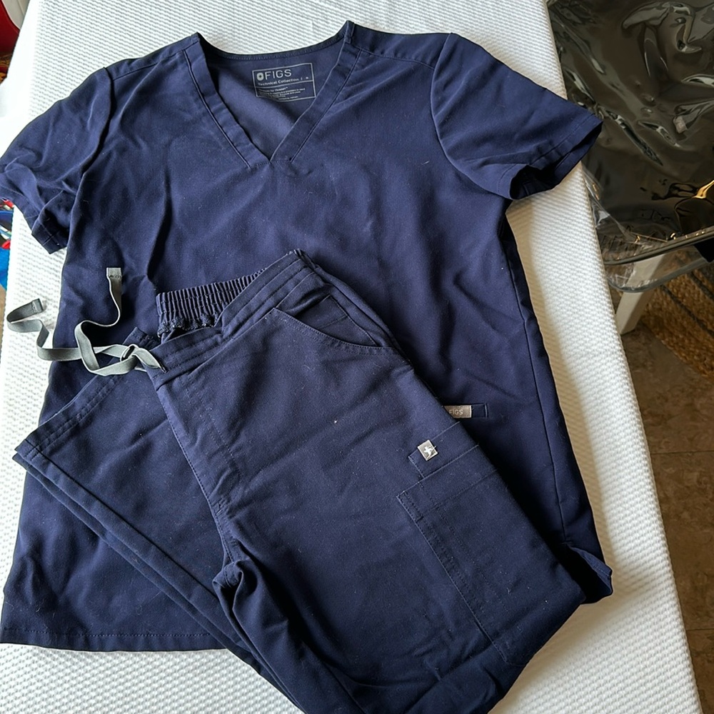 Figs Set S Top Xs/P Bottom - image 1